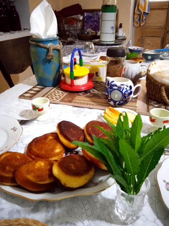 Dedoplis Tskaro Guest House Meri Poppins מראה חיצוני תמונה