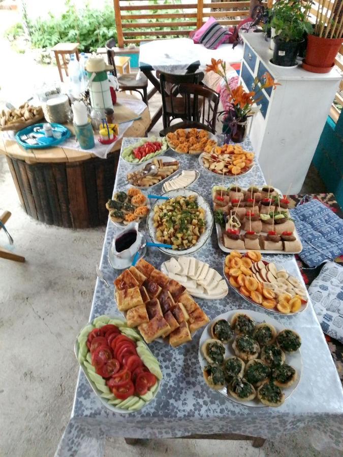 Dedoplis Tskaro Guest House Meri Poppins מראה חיצוני תמונה